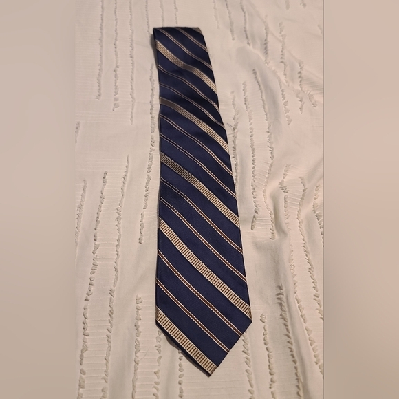 Michael Kors Navy Gold Stripe Silk Neck Tie - Picture 2 of 3